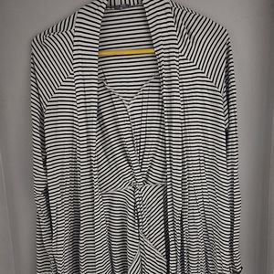 Medium, black and white Market & Spruce sweater